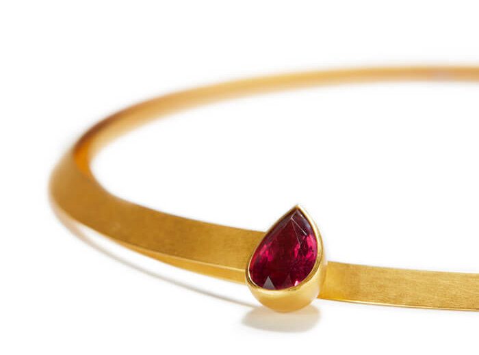 gold necklace with pear shaped ruby by Ulla and Martin Kaufmann
