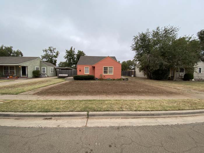 The first volunteer home in Lubbock, TX that Mesquite Mile worked to convert into mesquite prairie, cleared of 1000 square feet of invasive Bermuda grass.