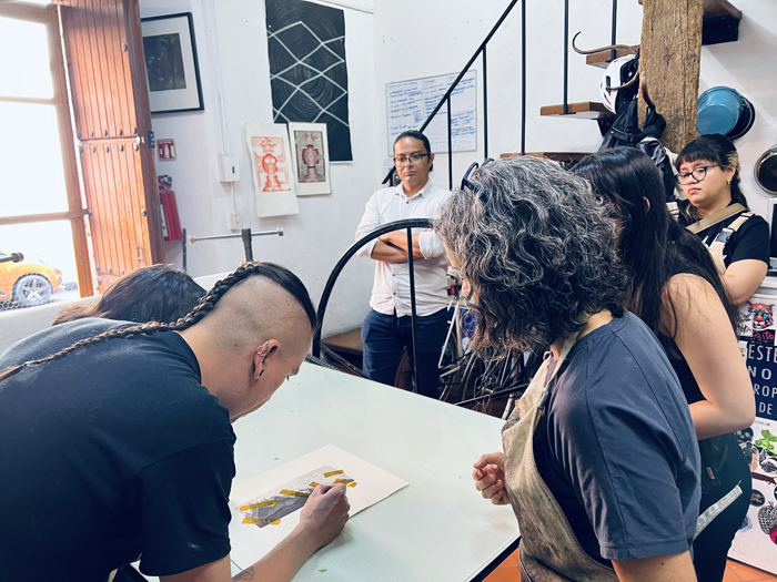 Ernesto Alva, Iris Barrera, and other artists at La Trampa Gráfica