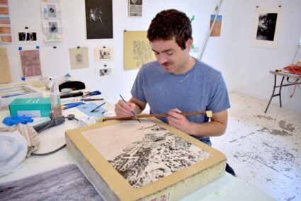 Aritist Alex Boeschenstein working in his personal RAiR studio.