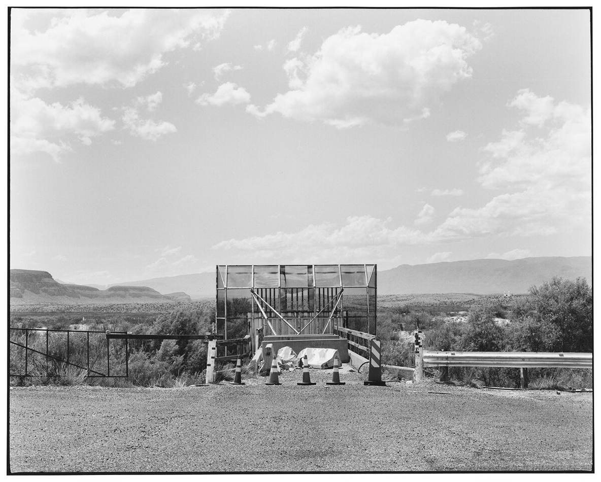 Black-and-white photograph of a scene along the Rio Grande/Rio Bravo. Zoe Leonard's Al rio/To the River series is featured in a new publication by Hatje Cantz.