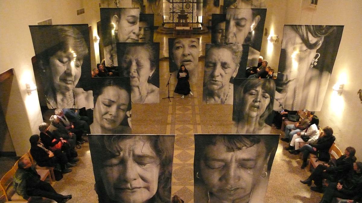Erika Diettes, Sudarios, installation view, IHM Campus, former home to Center, 2013.