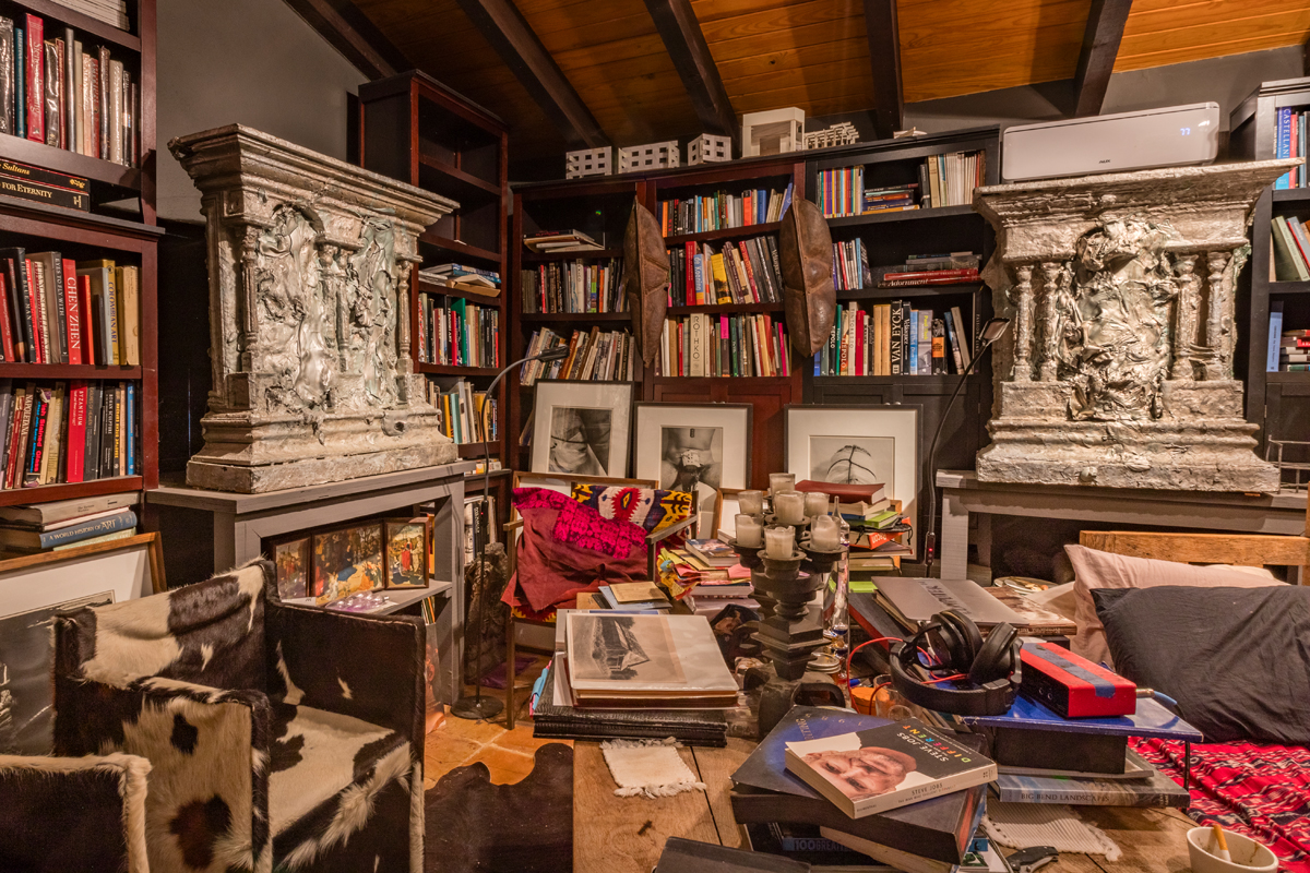 The exuberantly cluttered library of late Texas artist Michael Tracy.