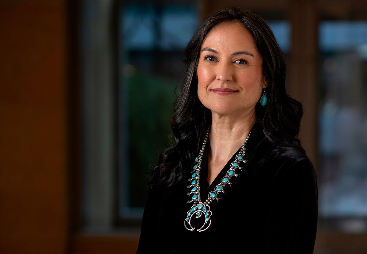 Portrait of new IAIA president Shelly C. Lowe.