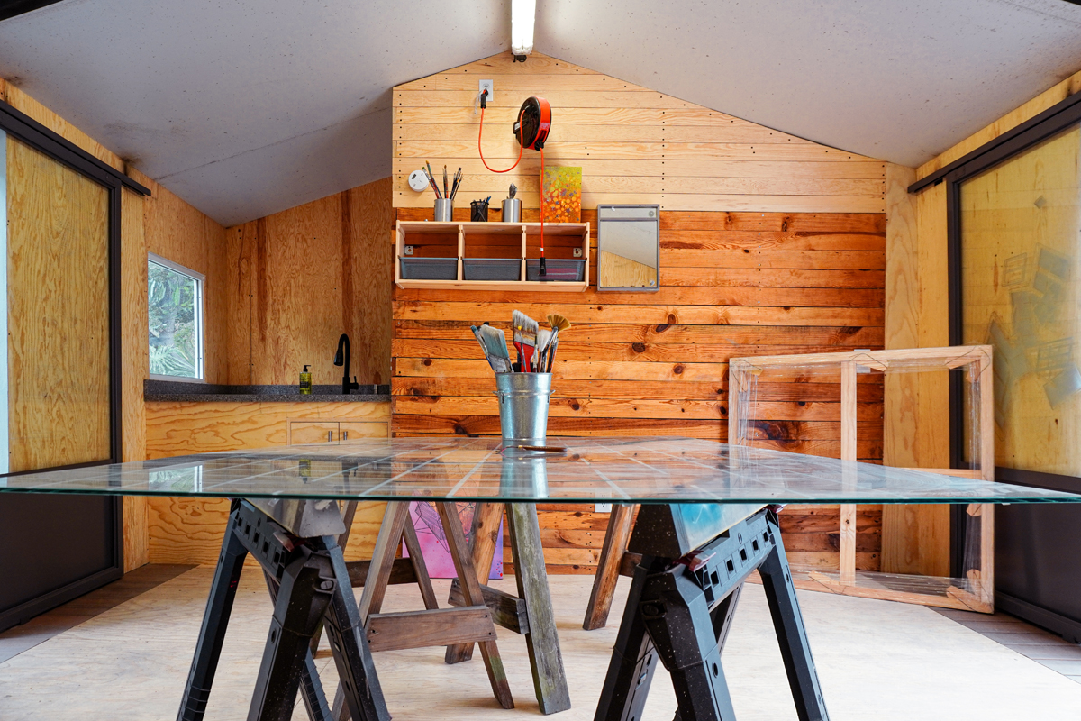 A beautiful, wood-paneled art studio in CDMX. The Estudio Chapulín residency is just one of the top Mexico City artist residencies on this essential list for visual artists and curators.