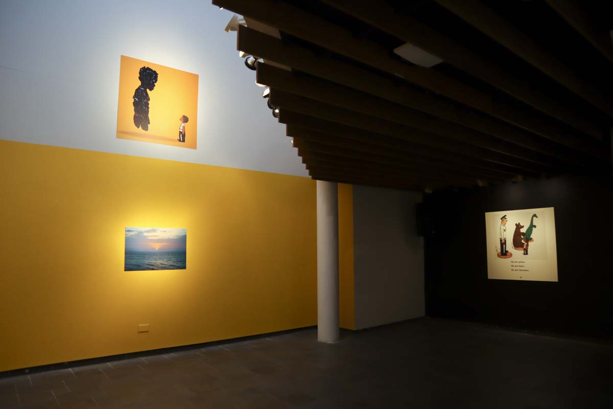 Johannes BarfieldMy Sun Is Black as the Glowing Sea by Night, installation view, 2022