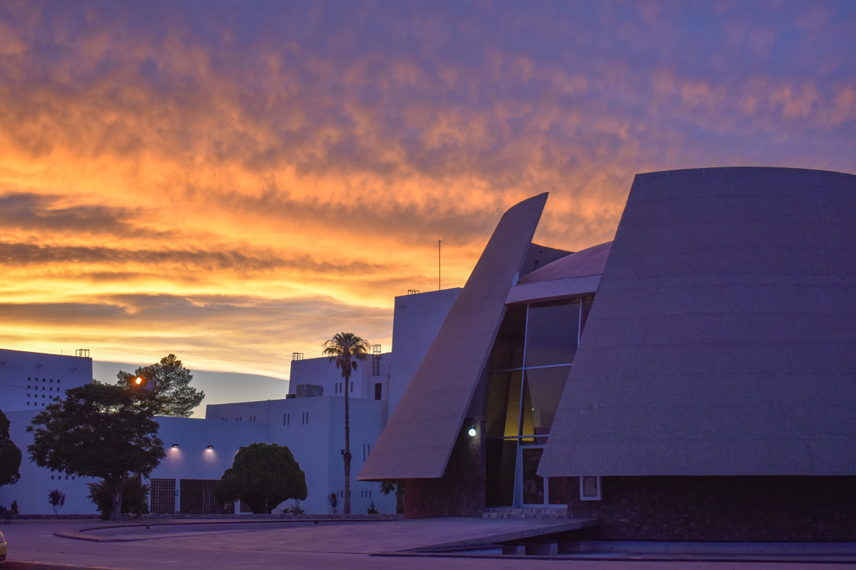 Exterior view of the Museo de Arte de Ciudad Juárez, directed by Christian Diego Diego. The museum is a key venue for Sutura art week.