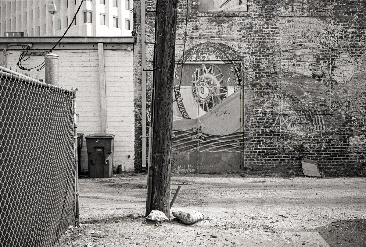 Silver gelatin print courtesy the artist.