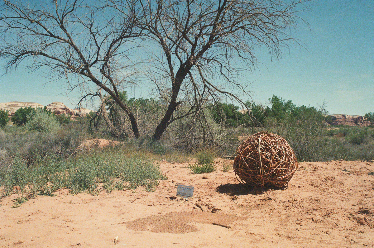 The grave of Utah artist Joe Pachak.